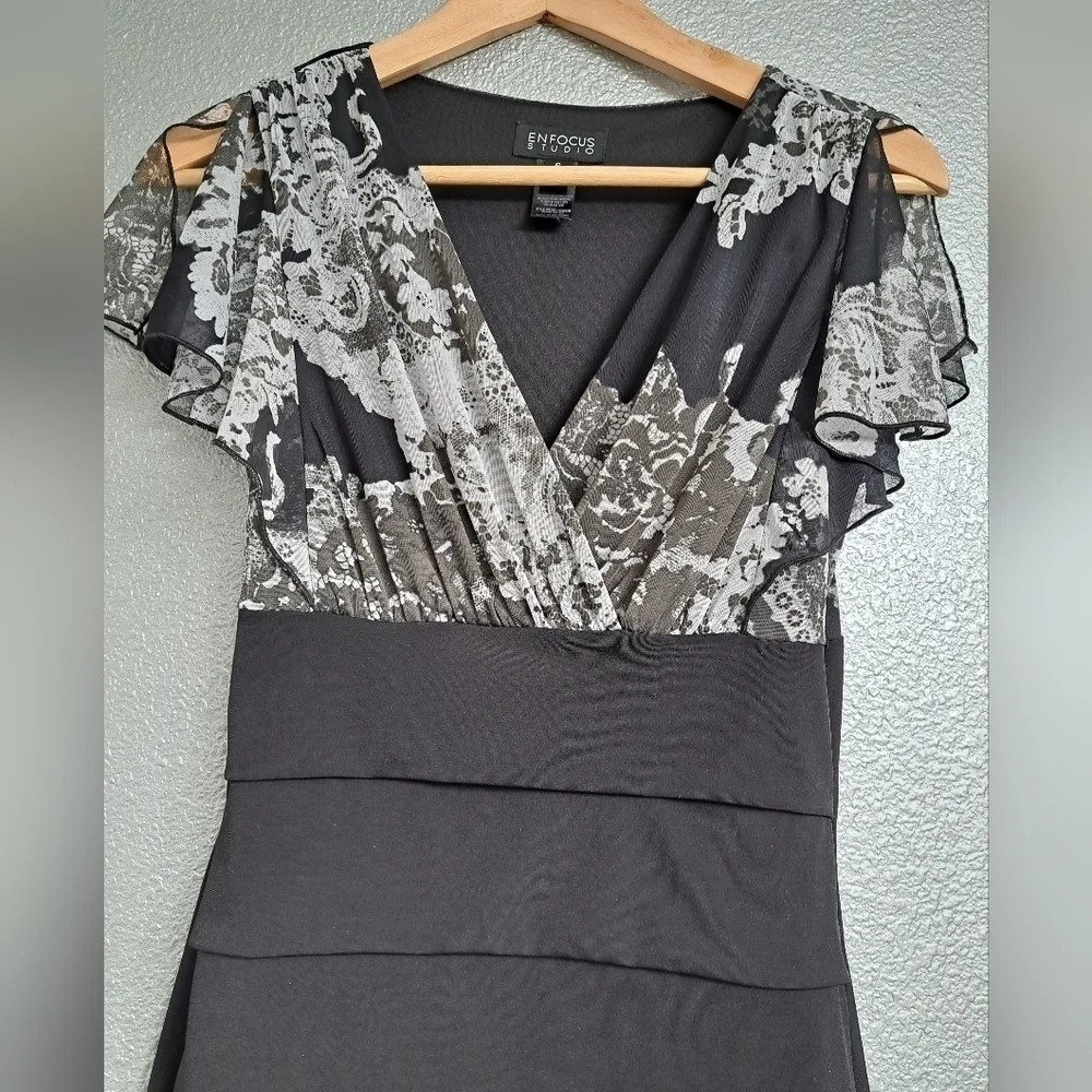 COPY - En Focus Studio Black & White V-Neck Mini Dress  Size 6